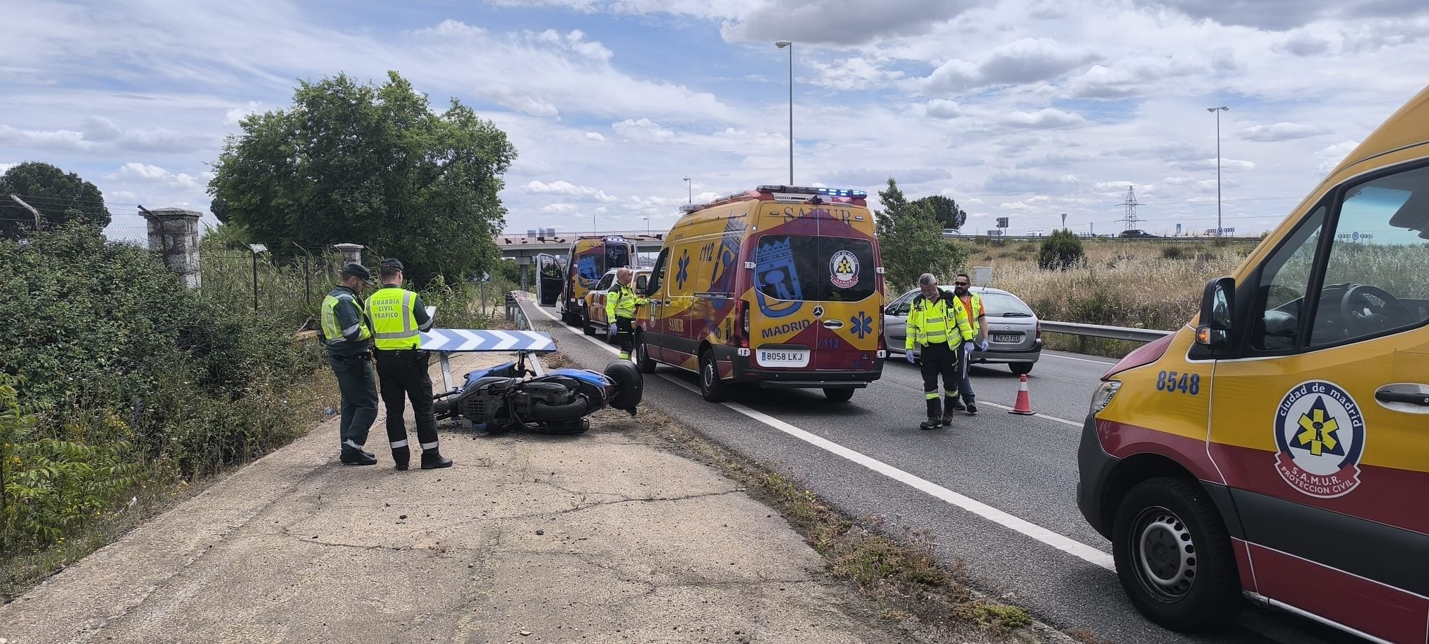 Una motorista sufre la semiaputación del pie izquierdo tras chocar con una señal en la M607