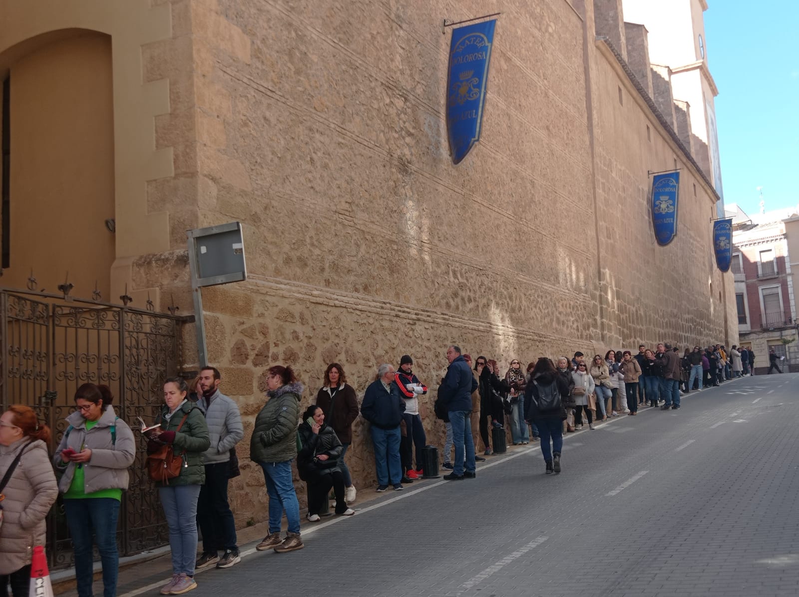 La venta de localidades para las procesiones del Viernes de Dolores y Domingo de Ramos en Lorca arrancan con colas