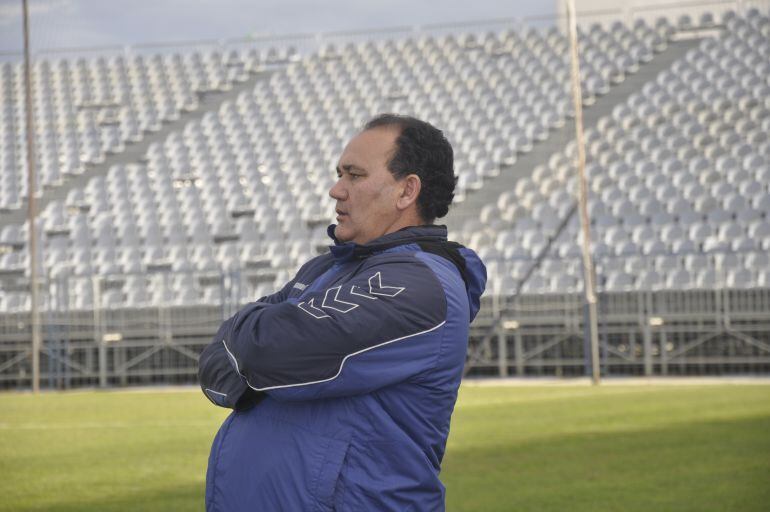 Vicente Vargas, técnico del Xerez C.D duarnte el partido que el domingo disputaba su equipo ante la Olímpica Valverdeña 