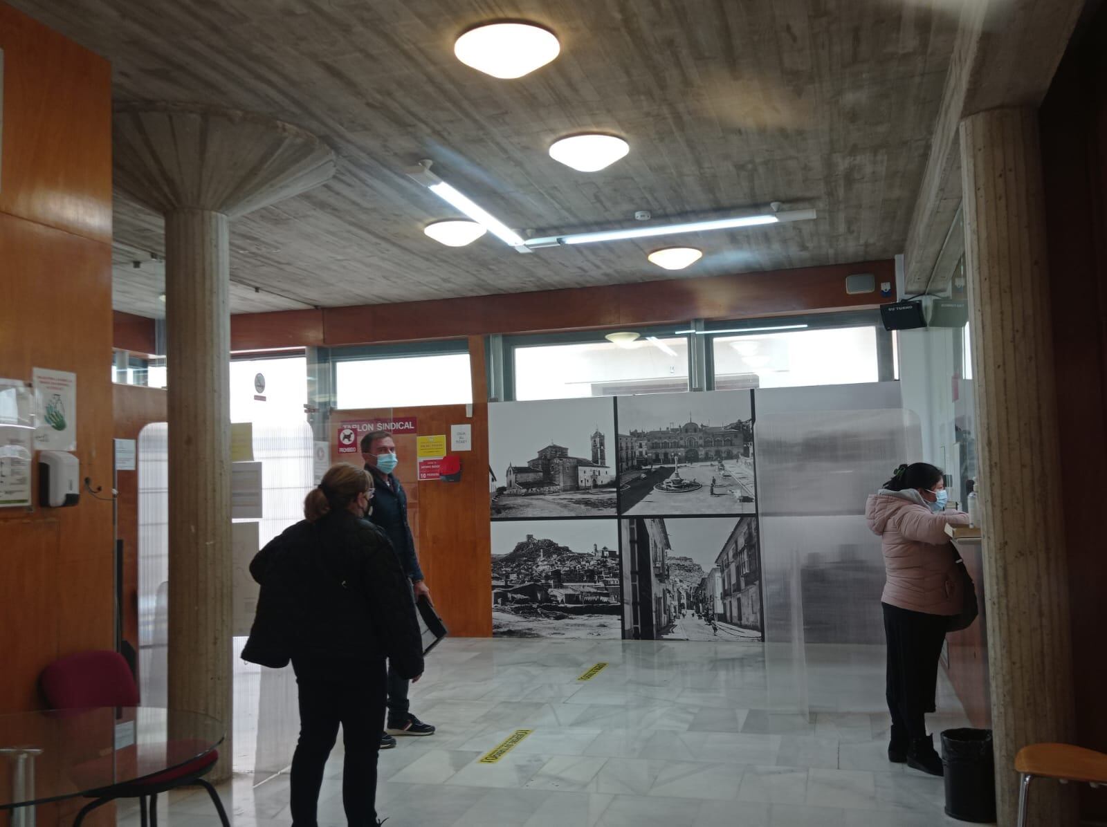 Gente en el Ayuntamiento de Lorca