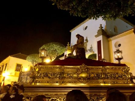 Salida del Cristo de 'La Caña' en San Roque.