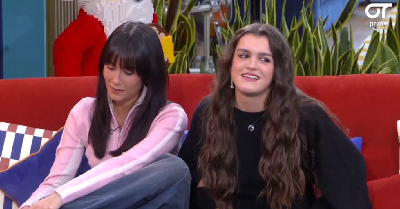 Amaia y Aitana en la Academia de OT.
