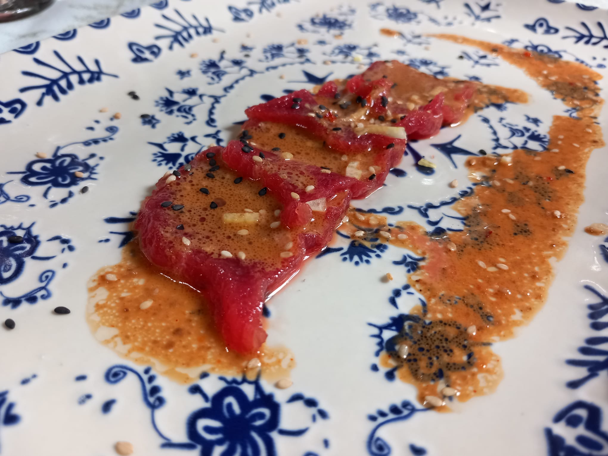 Sashimi de descargamento con combu y naranja agria