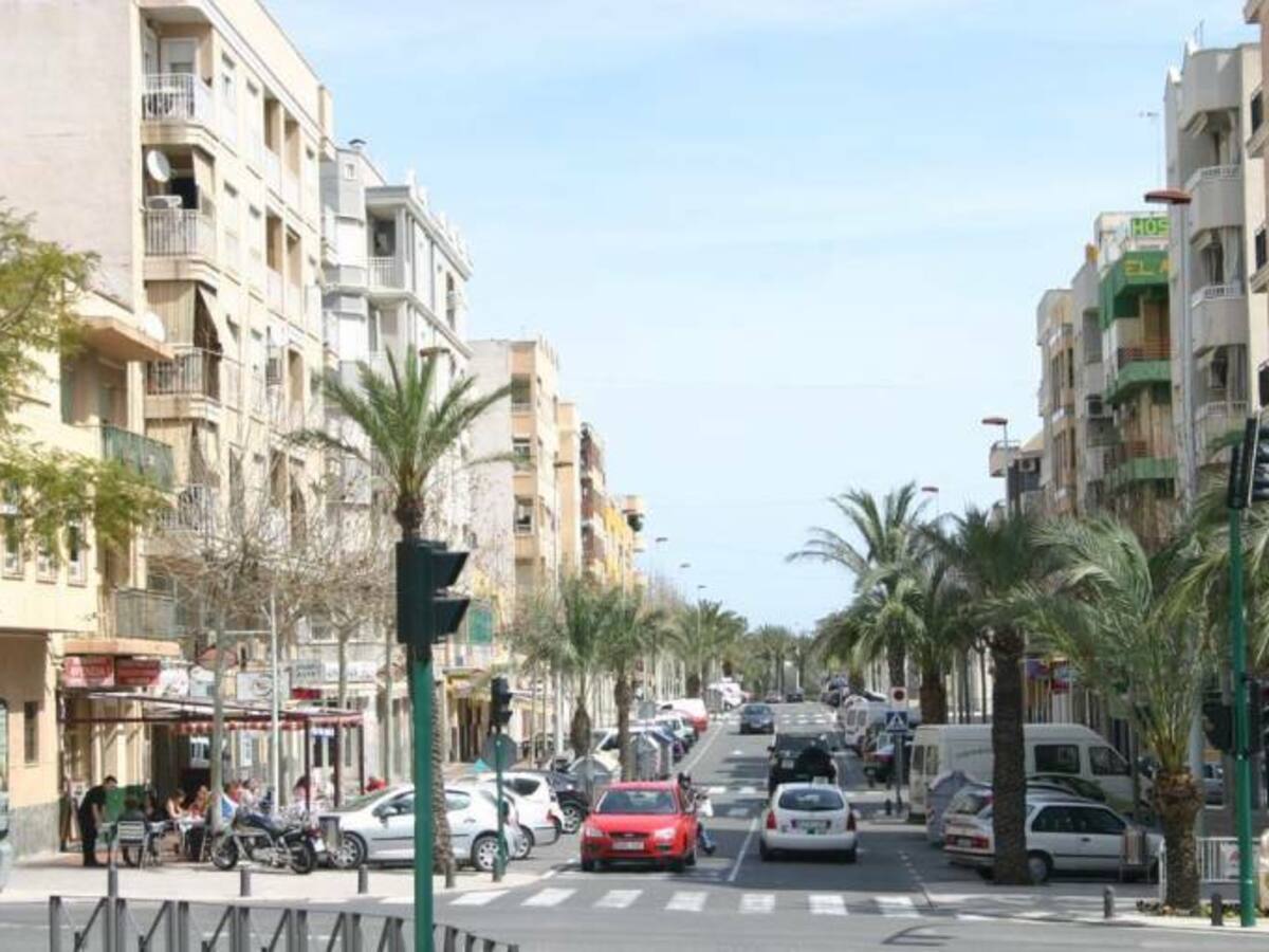 Un hombre ha sido detenido por amenazar con un arma blanca en El Altet