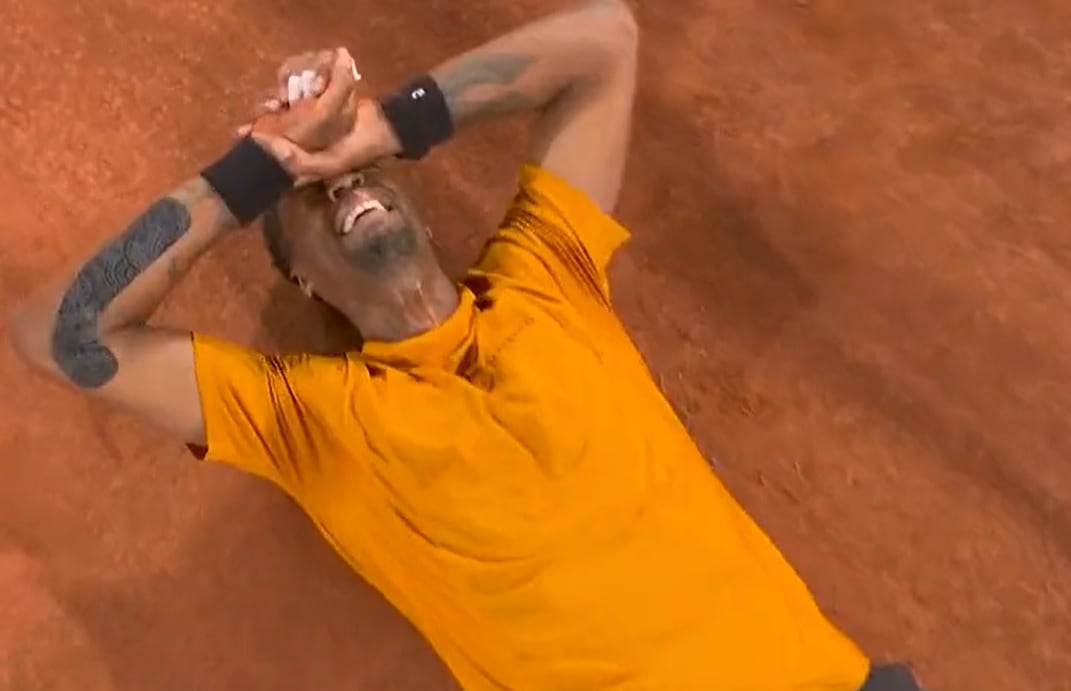 Monfils rompe a llorar tras ganar su partido.