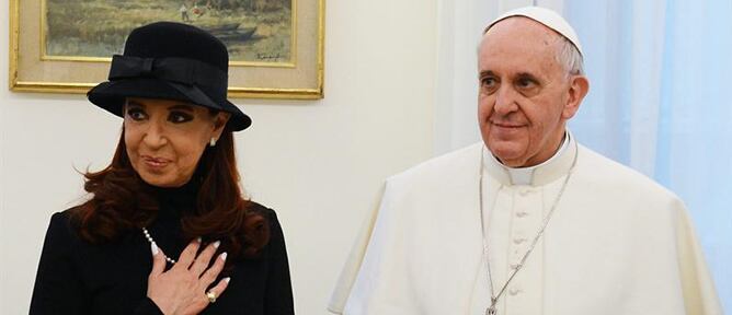 El papa Francisco  junto a la presidenta de Argentina, Cristina Fernández de Kirchner, durante una audiencia