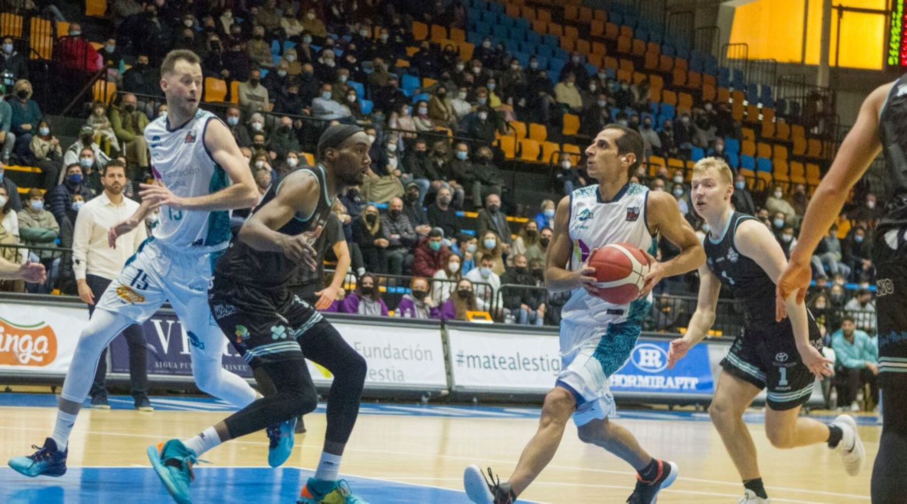 L'Hestia no va poder aguanytar al final el ritme del partit i el triomf va marxar cap a Eivissa.