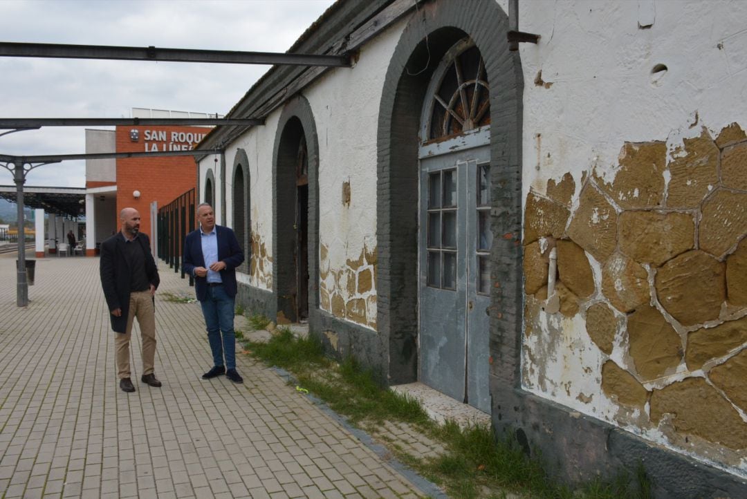 Juan Manuel Ordóñez, edil de Urbanismo, y Juan Carlos Ruiz Boix, alcalde de San Roque.