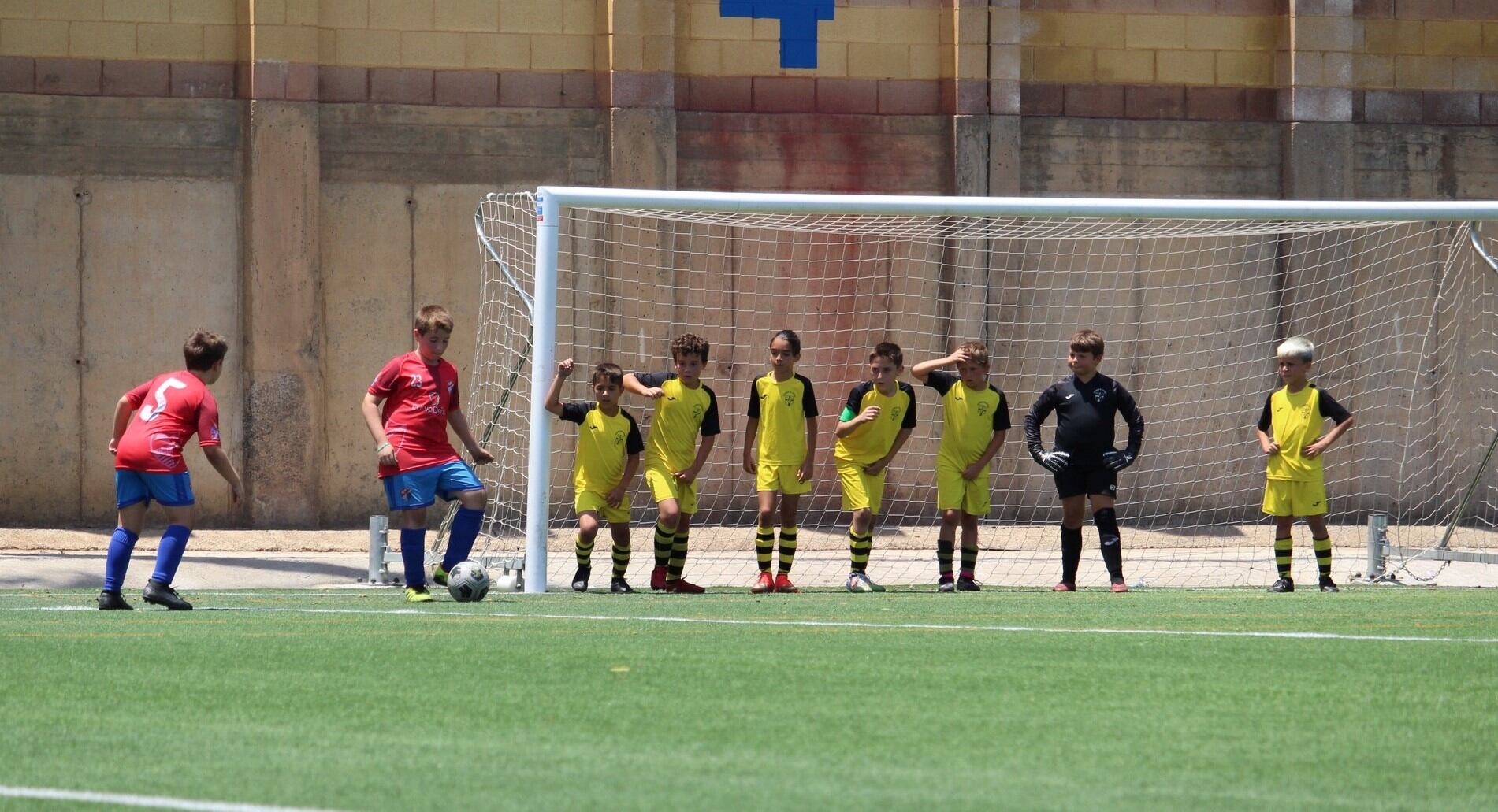 Los niños de la Escuela EDA en el Estadio Emilio Campra.