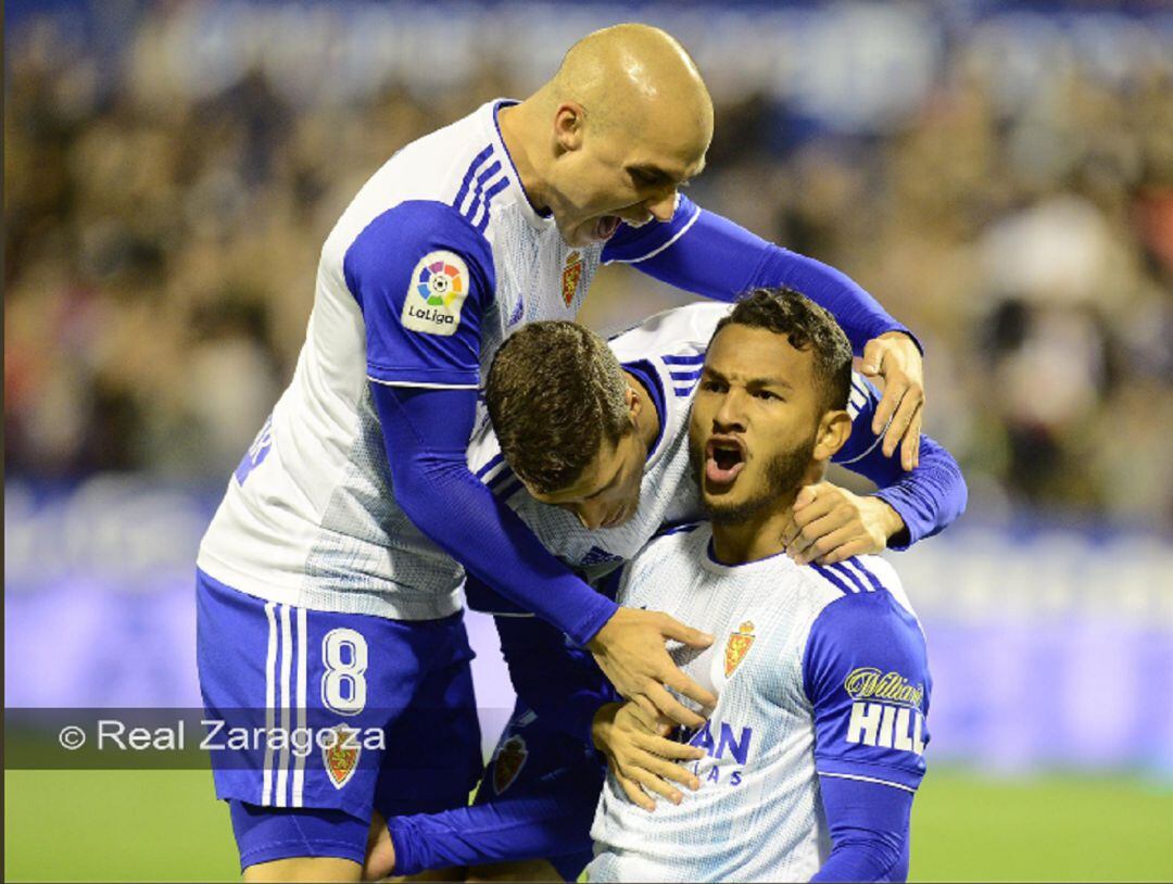 Luis Suárez celebra el primer gol del partido