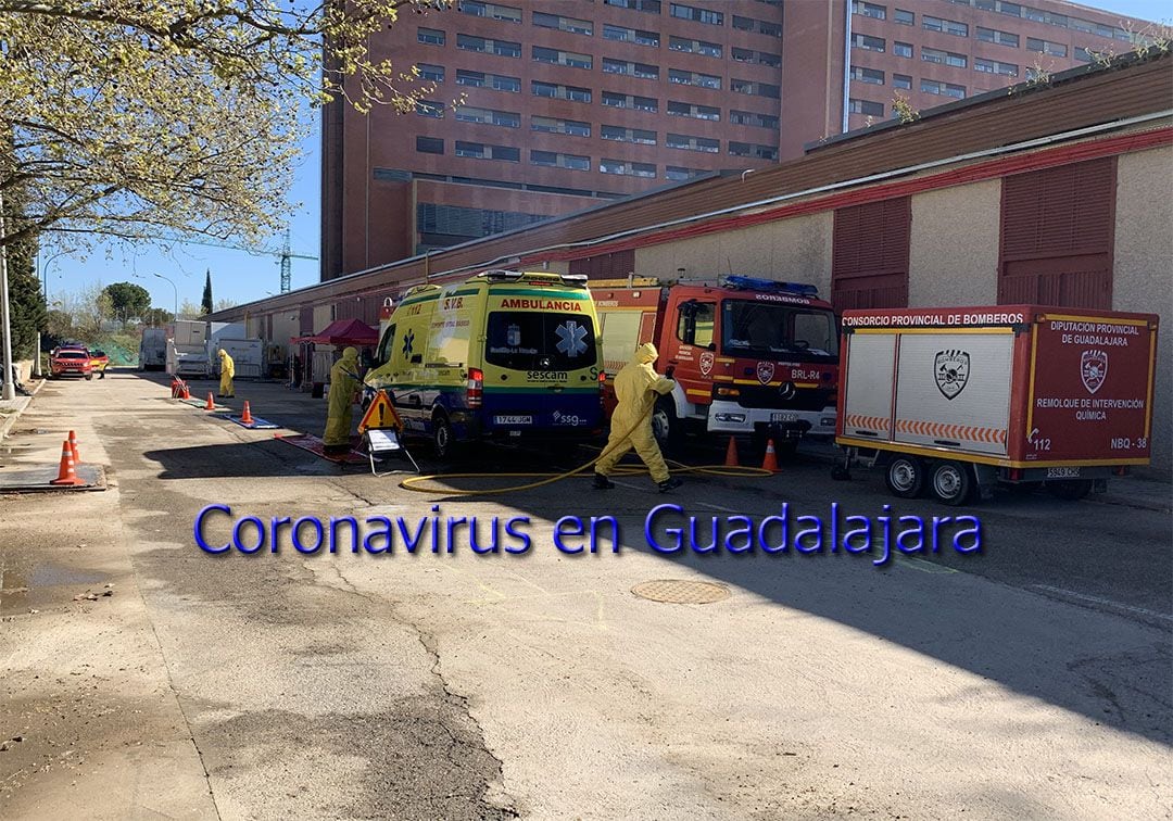 Desinfección ambulancias en el Hospital de Guadalajara