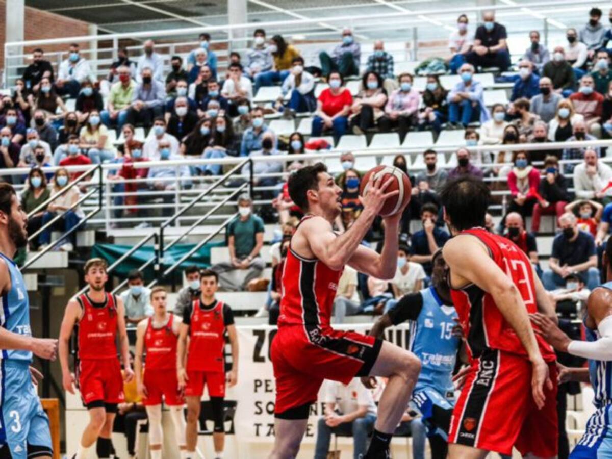 Dos triples de Newby dejan abierta la eliminatoria del Cebé ante Navarra