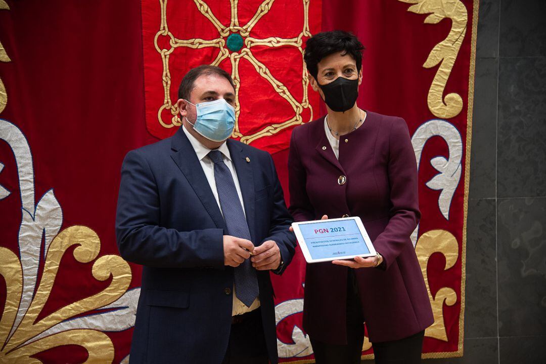 El Presidente del Parlamento recibe el Proyecto de Presupuestos Generales de Navarra para el año 2021