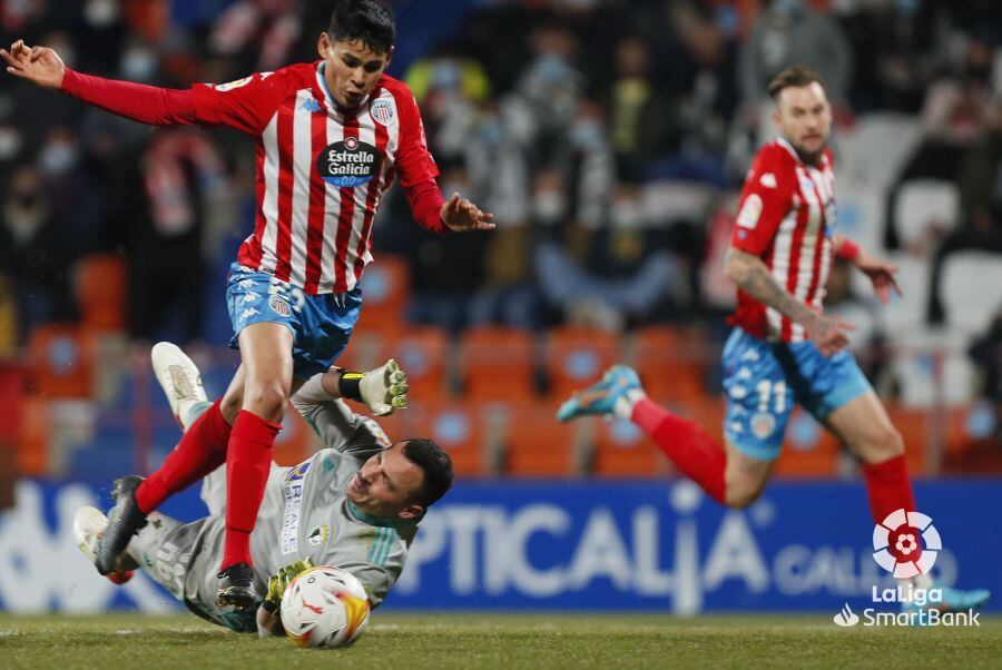 Cuellar supera a Herrero