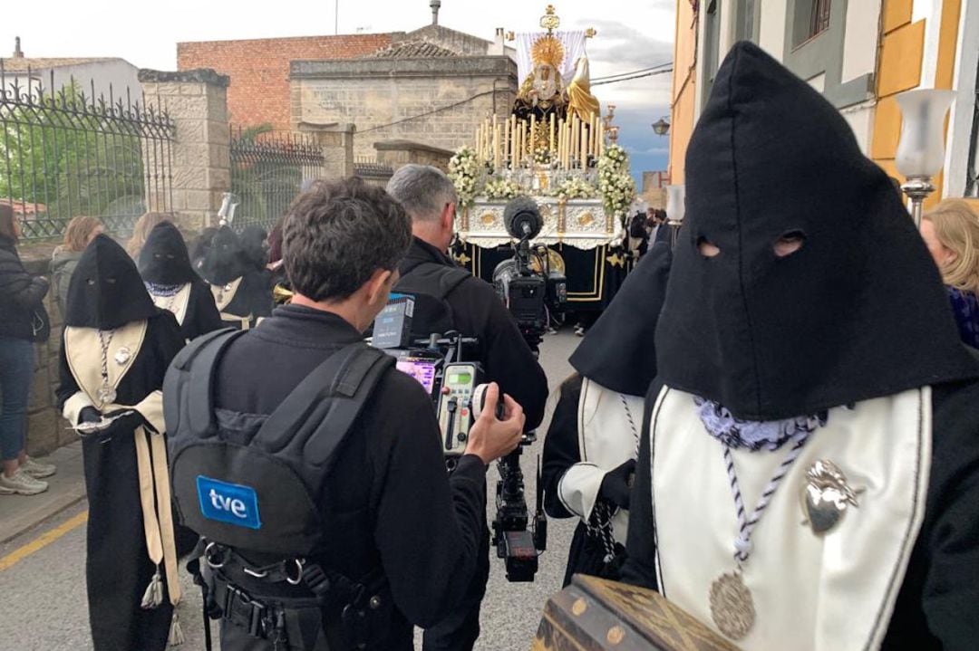 Equipo de TVE grabando durante Semana Santa en Úbeda