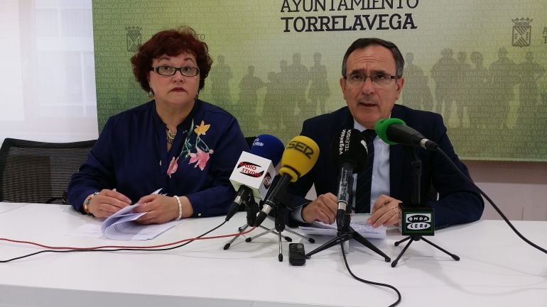 José Manuel Cruz Viadero y Gema Fernández presentaron los cursos de verano