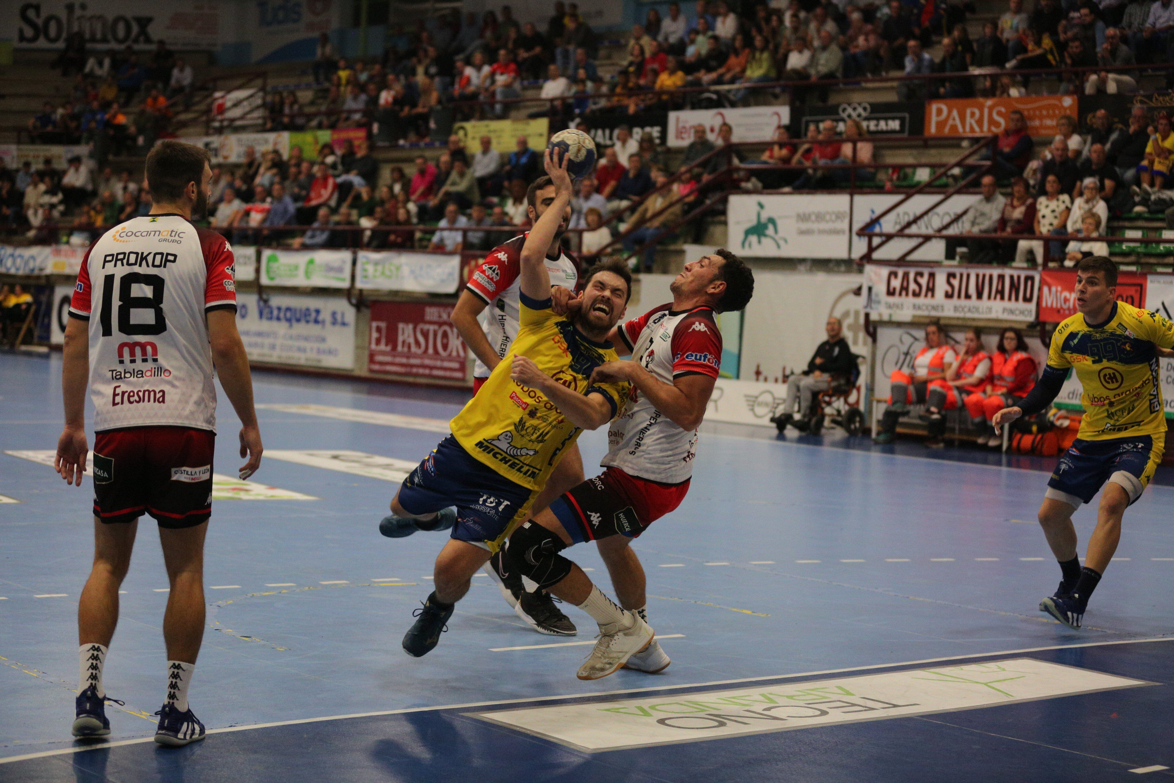 Pinillos volverá a ser fundamental en la distribución de juego ofensivo en la posición de central