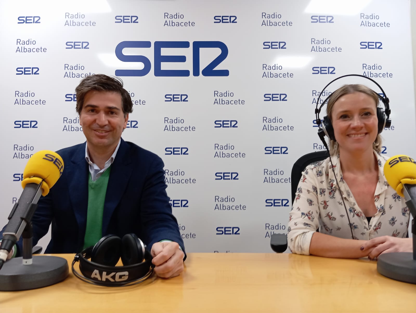 Álvaro Carrilero, Director Ejecutivo de Iner Energía y Rosa González, Directora Adjunta de la empresa en Radio Albacete