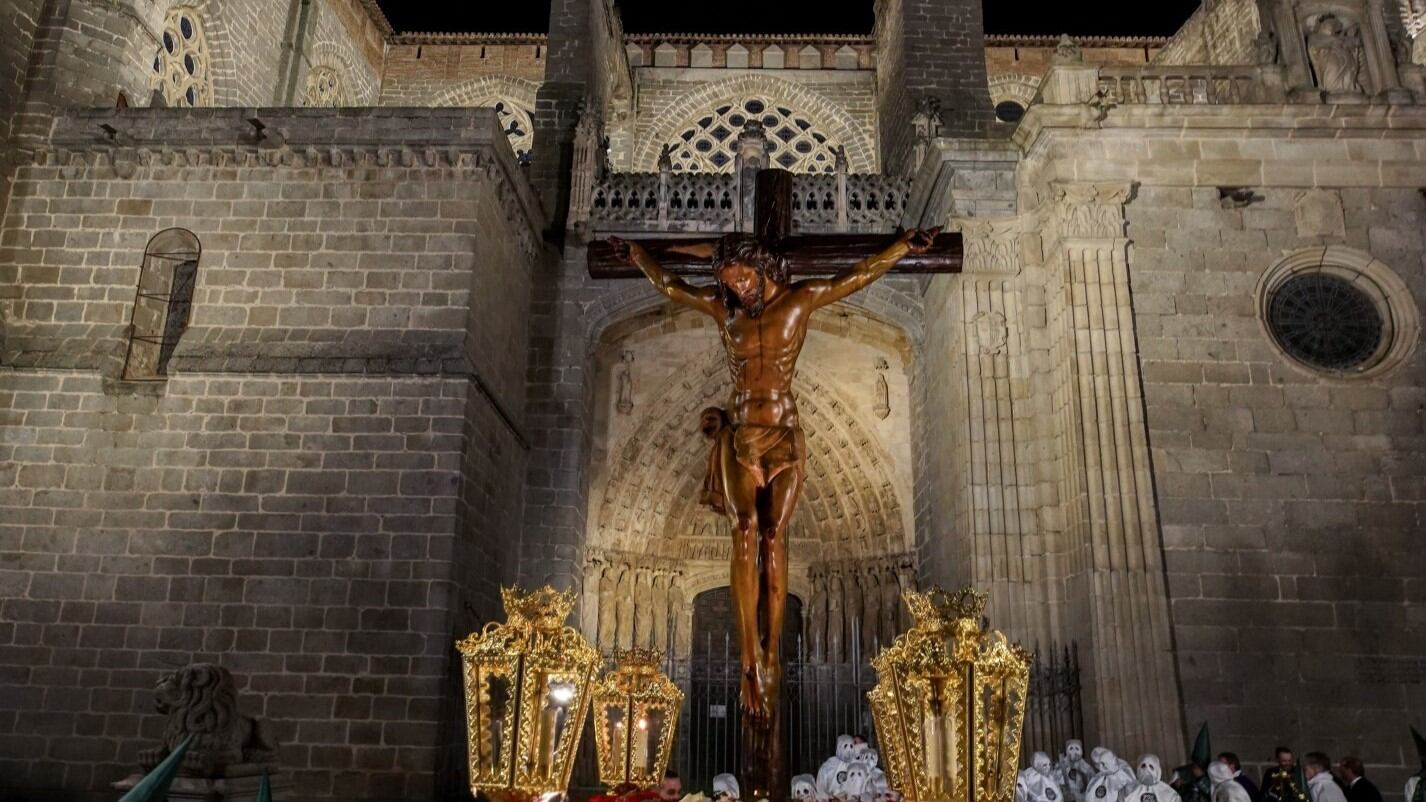 Cristo de la Ilusión delante de la Catedral durante la Procesión del Encuentro, imagen del cartel de la Semana Santa 2025