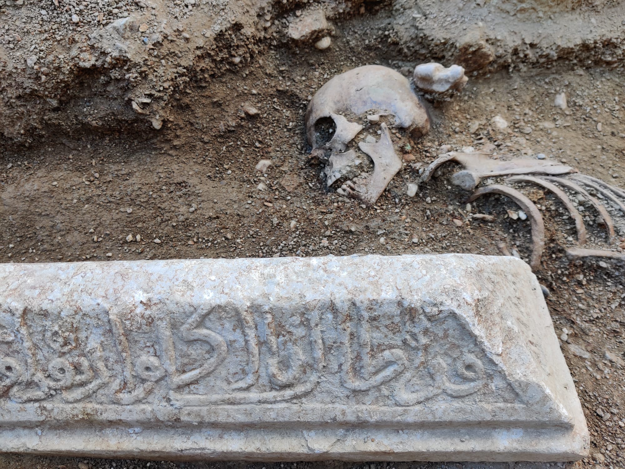 Macabrilla (estela funeraria) encontrada en la parcela donde se levantará el hotel de Gerard Piqué en Málaga