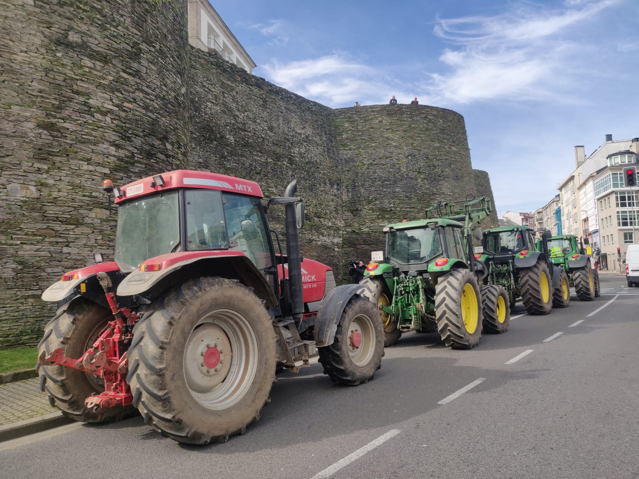 Tractores en la Ronda de la Muralla