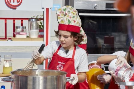 Javier durante el cocinado en una prueba de exteriores