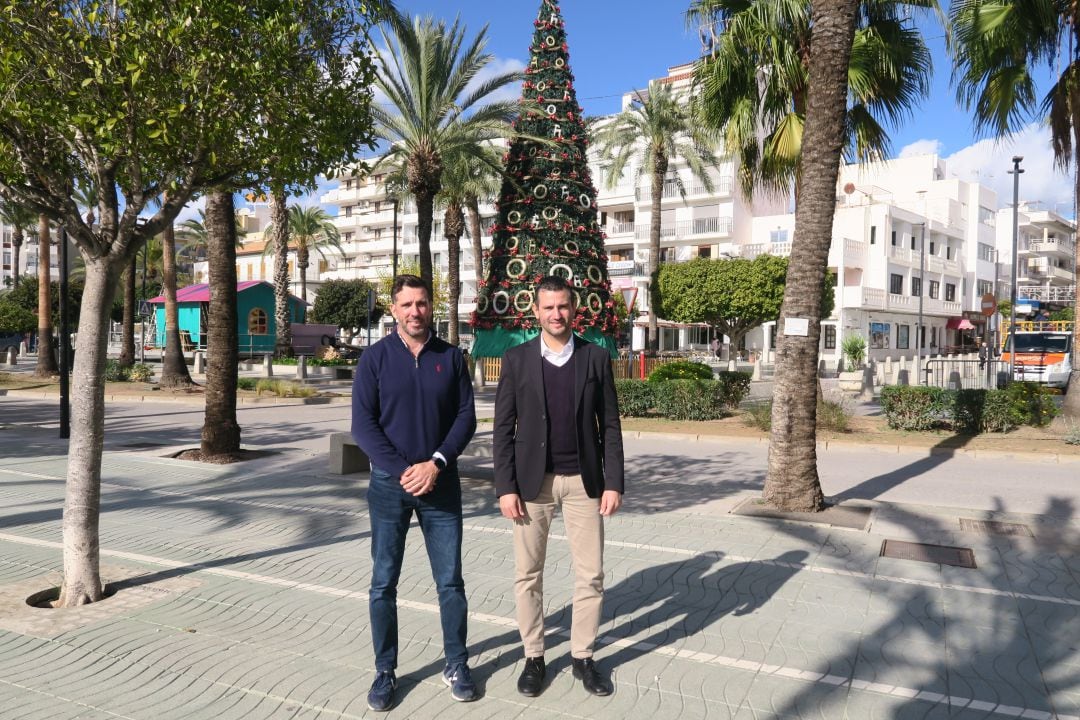 El alcalde de Sant Antoni y el concejal de Fiestas durante la presentación del programa de actividades de Navidad