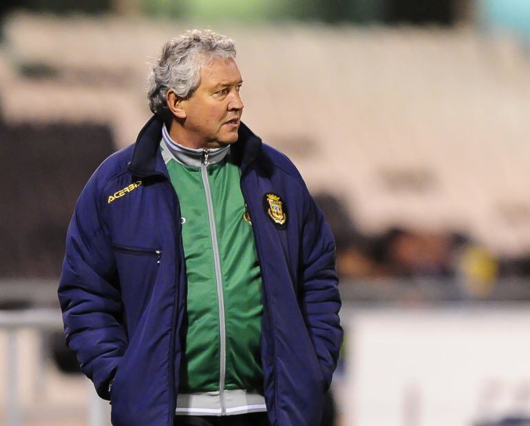 Lolo Herrera dirigiendo a su equipo