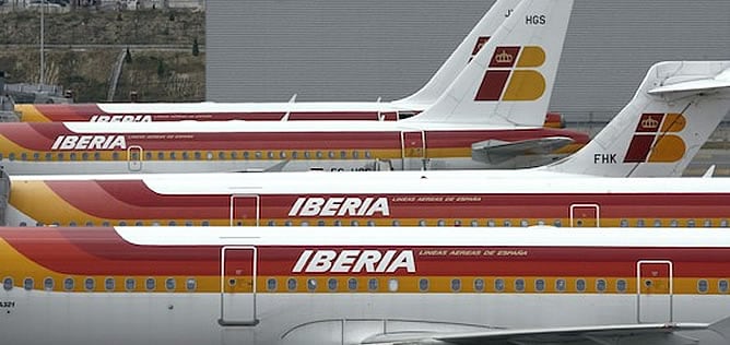 Flota de aviones de la aerolínea Iberia, que ha anunciado un recorte de plantilla que afectará a 4.500 trabajadores