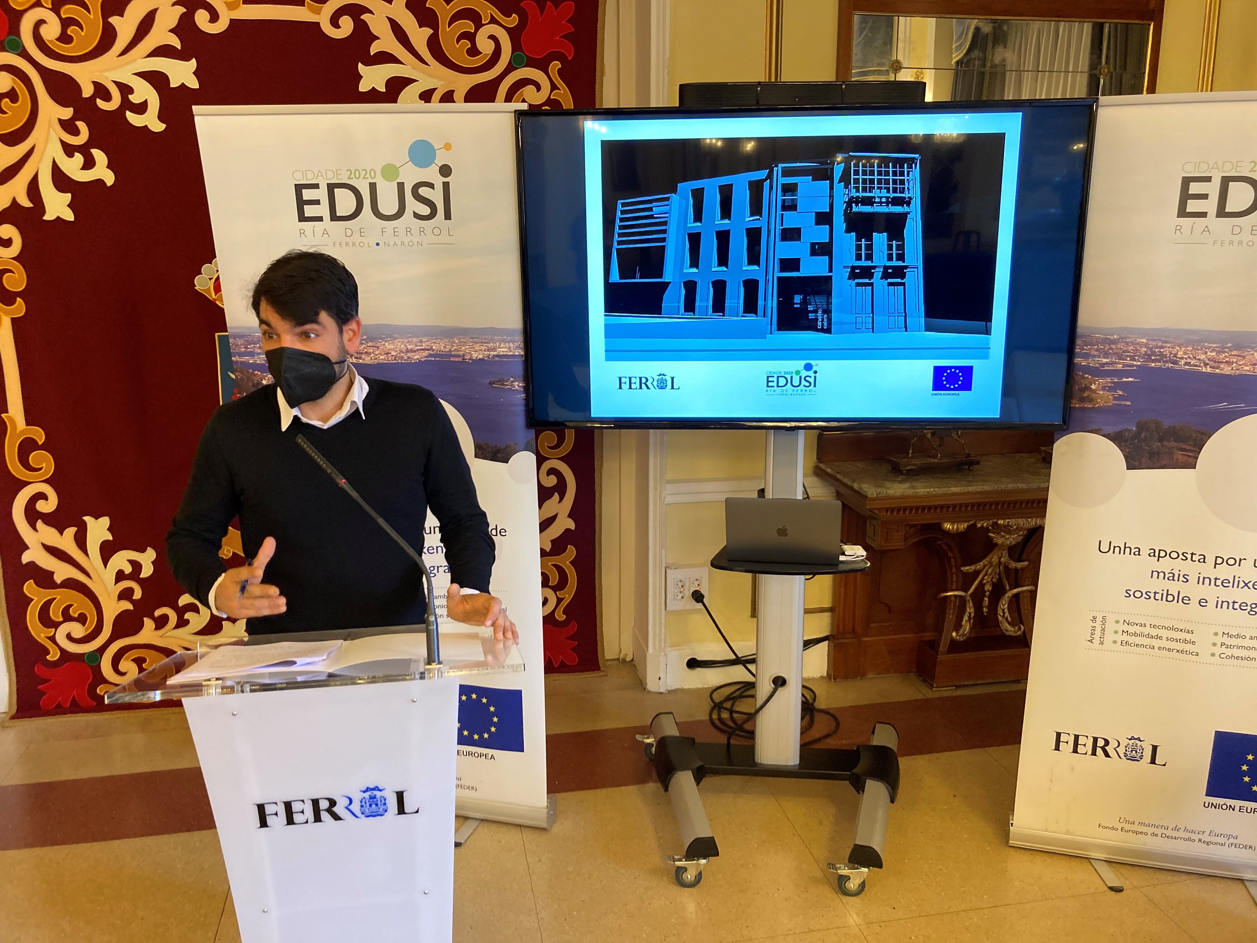 Julián Reina, edil de Urbanismo de Ferrol, en la presentación del proyecto de recuperación de la casa natal de Ricardo Carvalho Calero