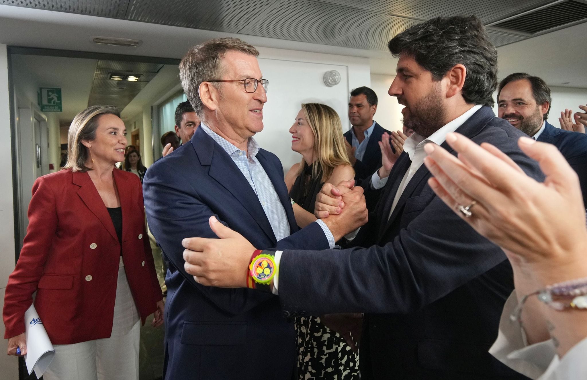 Fernando López Miras saluda a Alberto Núñez Feijóo a su llegada a la Junta Directiva Nacional del PP en Madrid