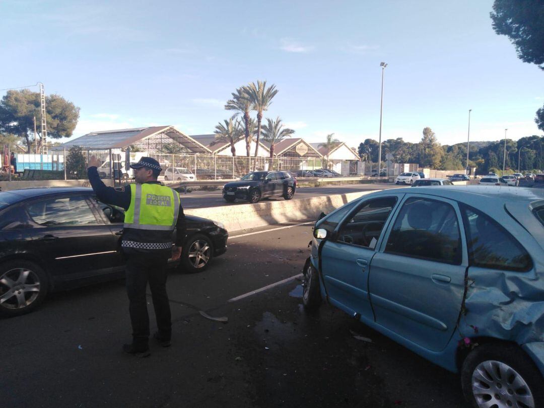 Imagen del vehículo siniestrado en la avenida de Dénia 