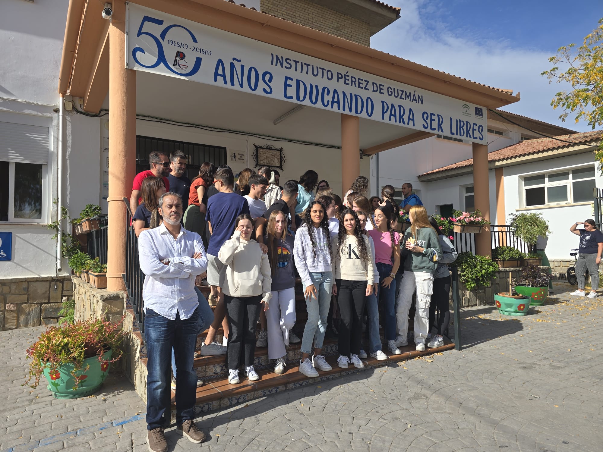 Alumnos y profesorado del I.E.S Pérez Guzmán