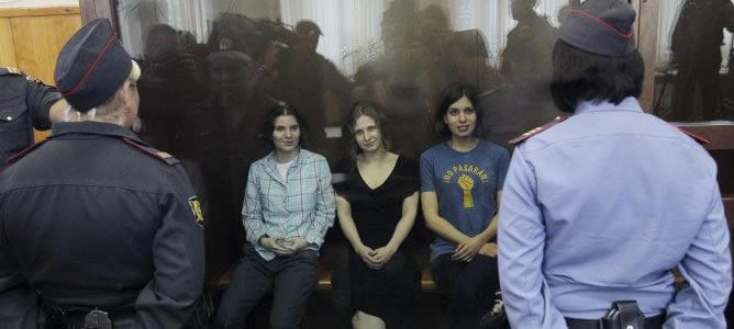 Tresd e las integrantes del grupo punk Pussy Riot, fueron declaradas culpables por un delito de gamberrismo motivado por odio religioso.