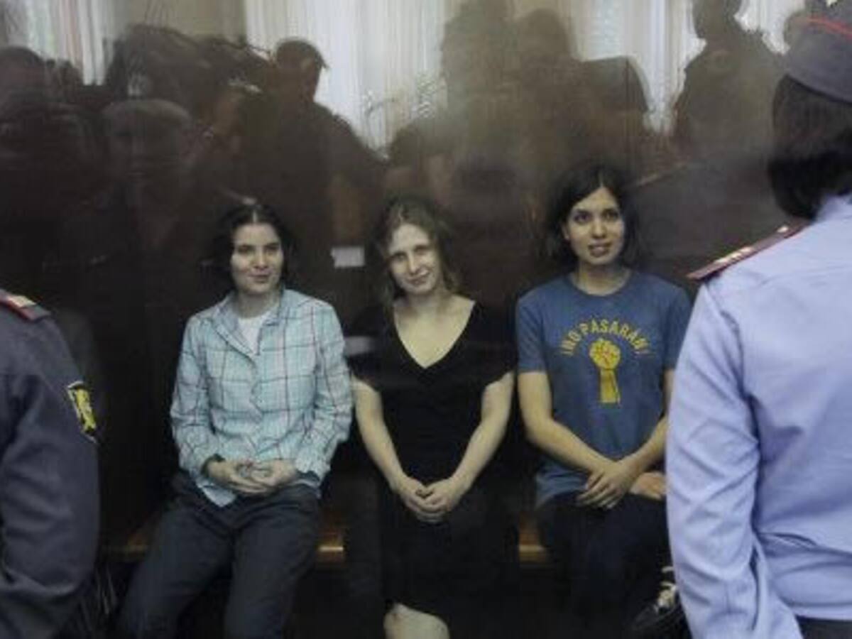 Las Pussy Riot anuncia que dos de sus integrantes han abandonado Rusia