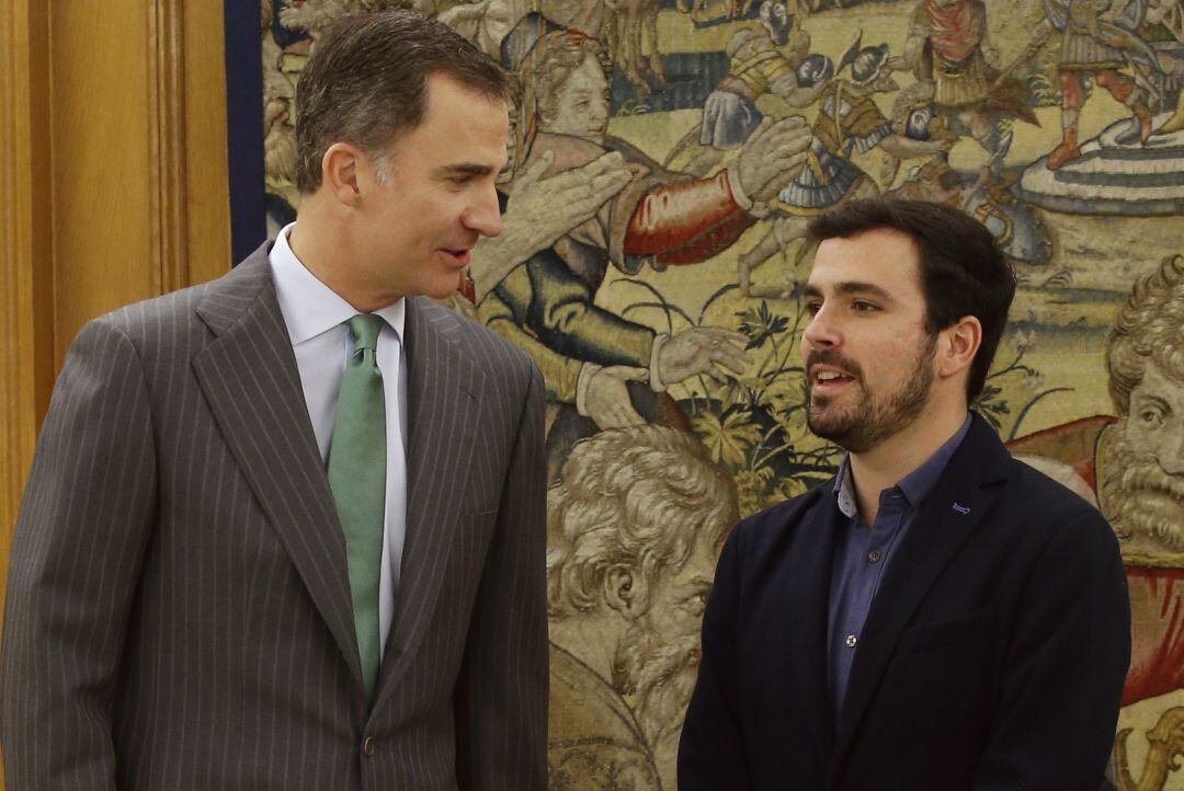 El rey Felipe VI y Alberto Garzón, en una imagen de 2016.