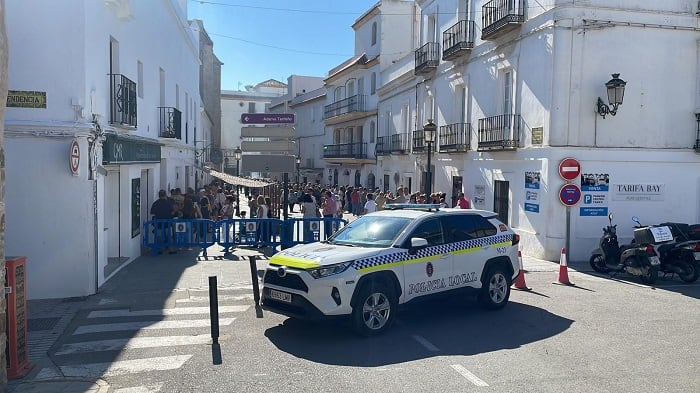 Un vehículo de la Policía en Tarifa