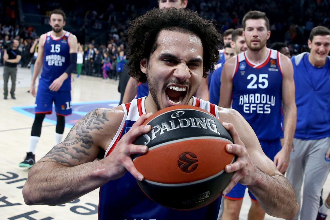 Shane Larkin, tras el partido con el Anadolu Efes