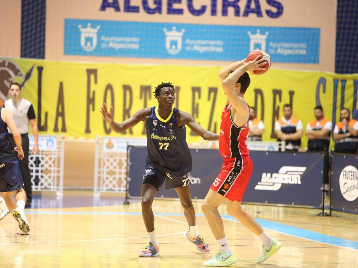 UDEA Algeciras sucumbe en un pésimo último cuarto ante Navarra (64-73)