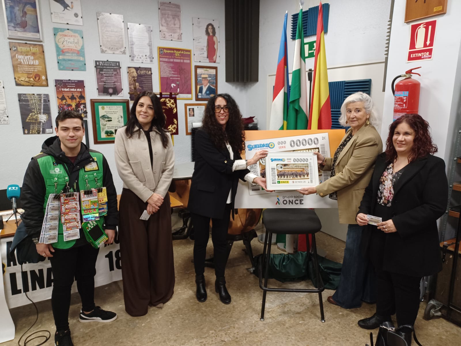 Presentación del cupón especial de la ONCE.