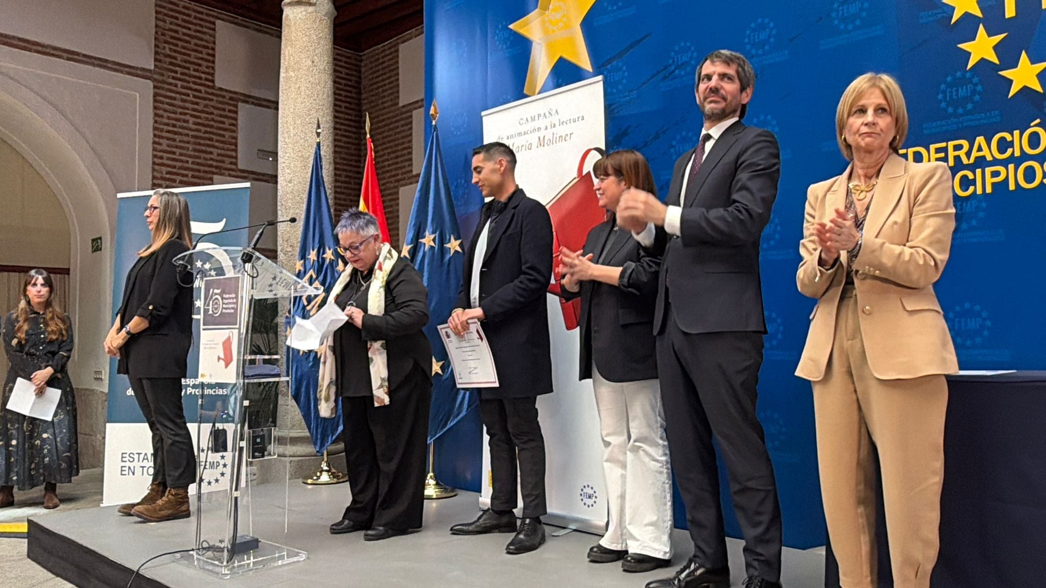 Carmina Prats i Fernando Picó, junt al ministre Ernest Urtasun i resta d'autoritats