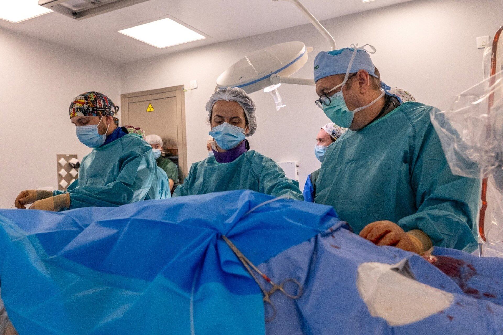 Cirujanos vasculares del Hospital de Jaén intervienen con éxito a un paciente con síndrome aórtico agudo