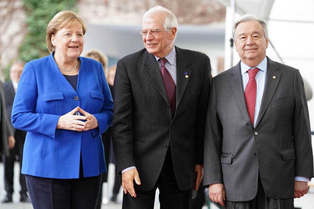  Angela Merkel, Josep Borrell y Antonio Guterres en la reunión en Berlín