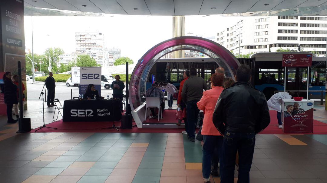 Programa especial en el intercambiador de la Plaza de Castilla en el Día de la Hipertensión arterial 