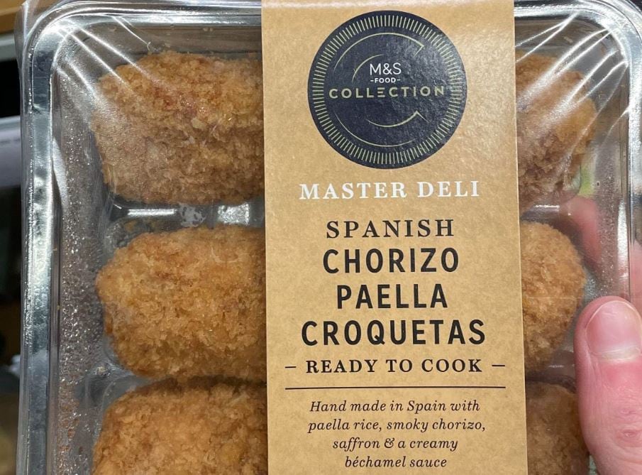 Croquetas de chorizo y paella de un supermercado británico.