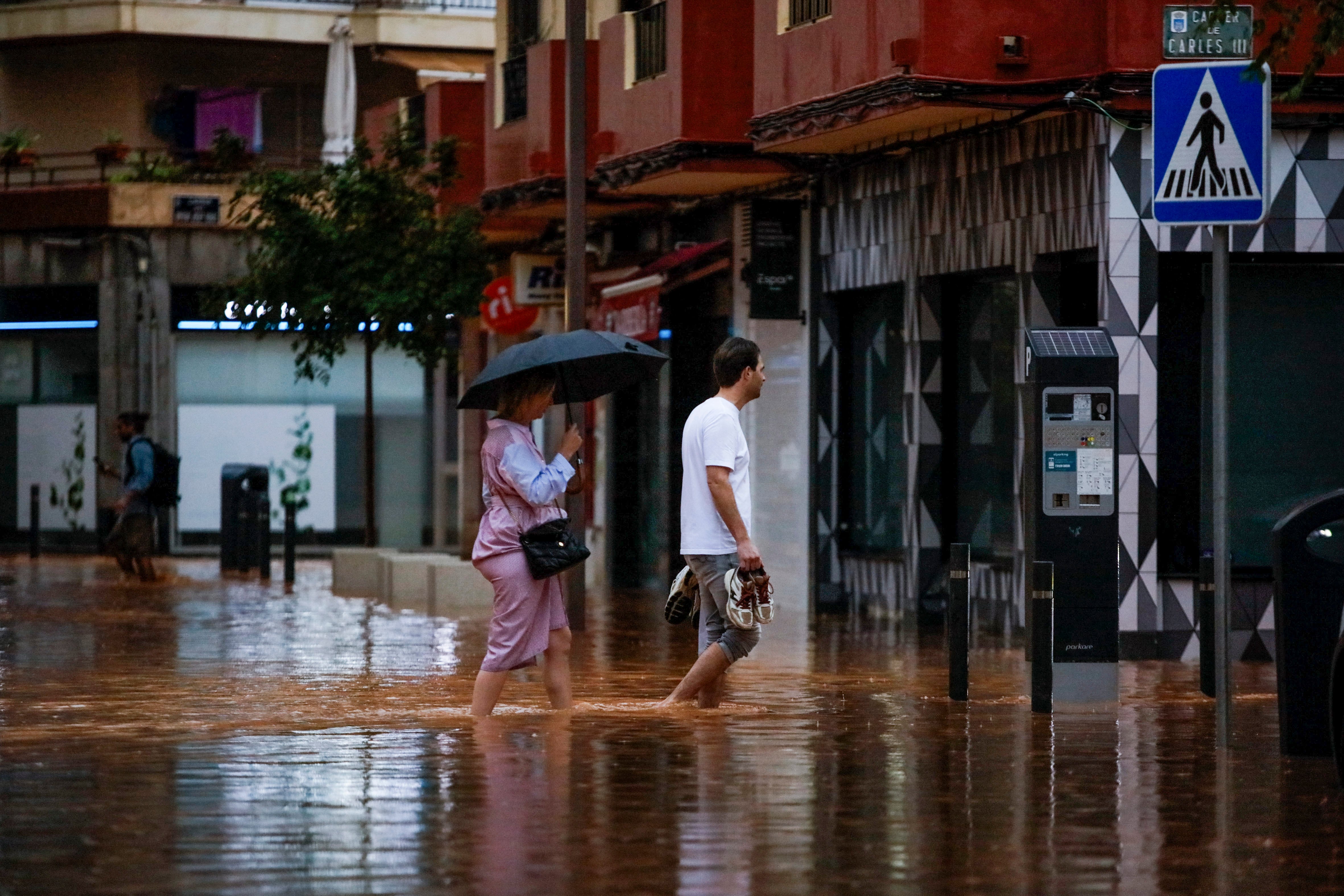 FOTODELDÍA IBIZA, 11/10/2025.- Calles inundadas  como consecuencia de las últimas lluvias caídas este sábado en Ibiza. EFE/ T. Escobar
