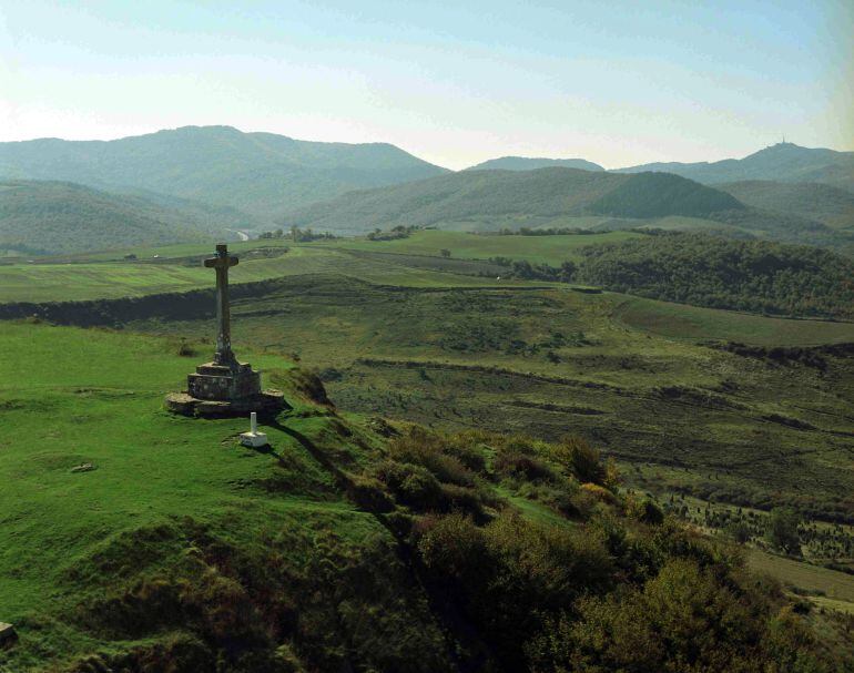 La cruz de Olarizu en una imágen aérea de 1998