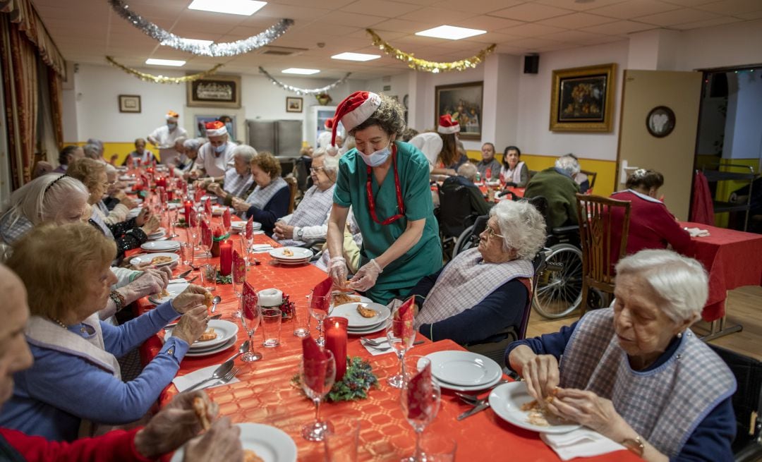 Una cena de Navidad en una residencia.