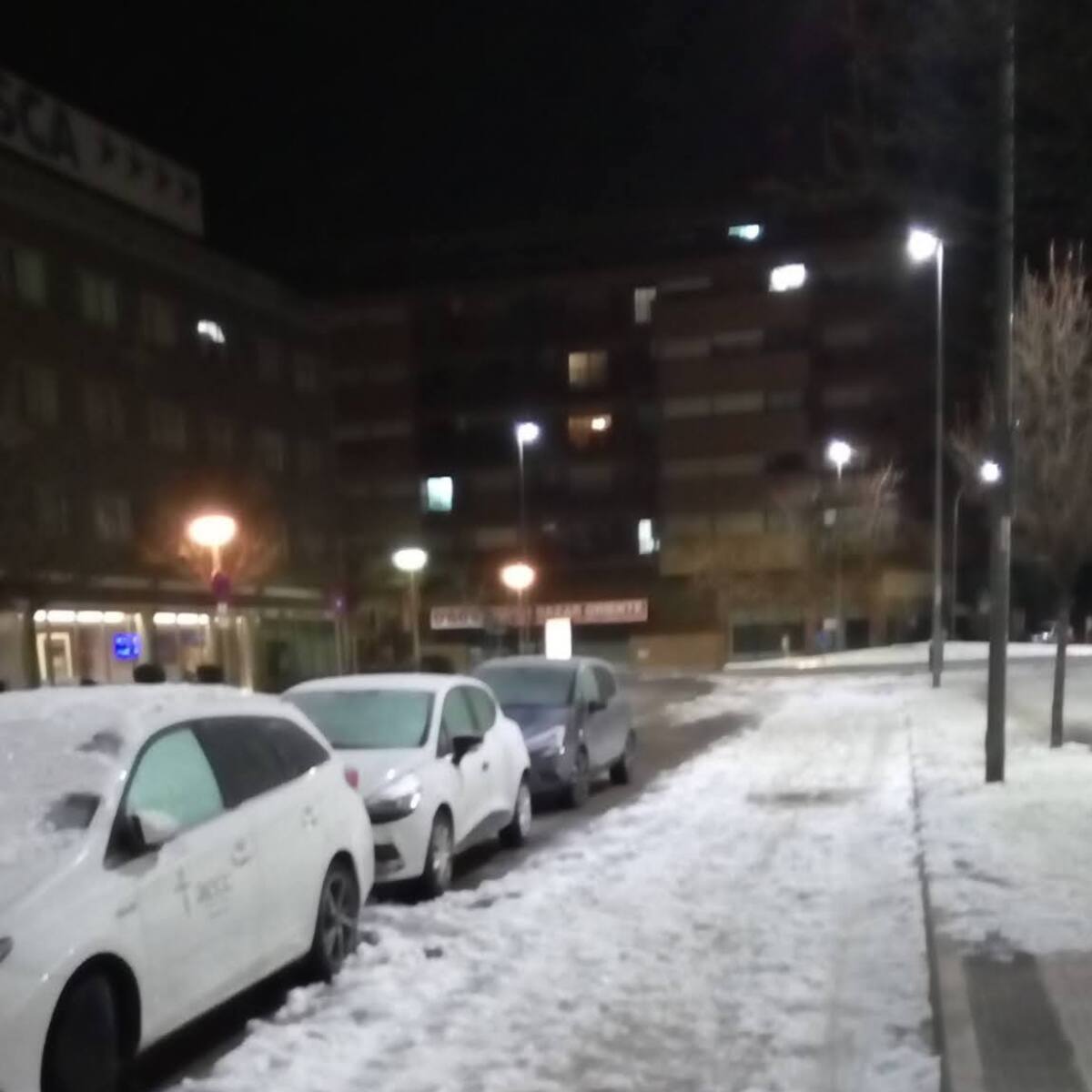 Huesca en bici denuncia la falta de limpieza de los carriles bici, llenos todavía de nieve