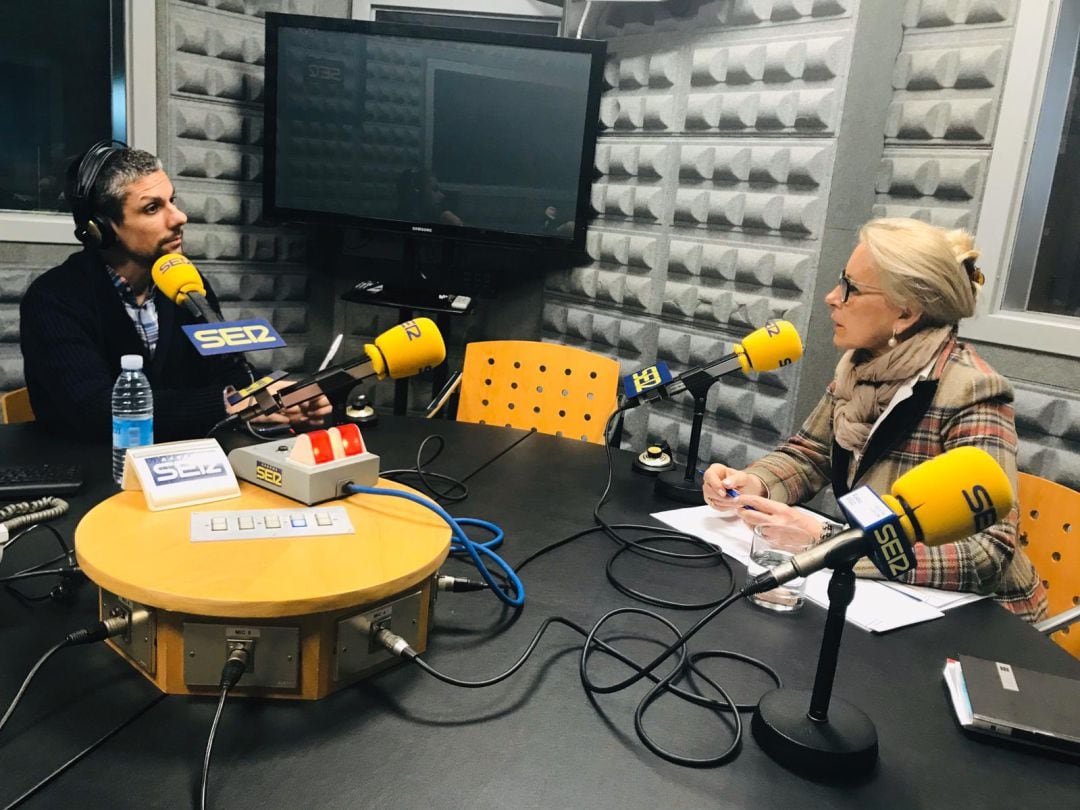 Corina Porro en los estudios de Hoy por Hoy Vigo